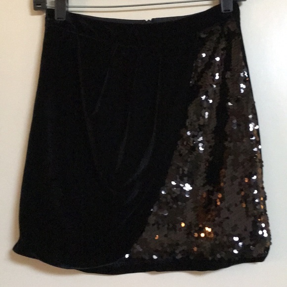 Zara Dresses & Skirts - NEW Zara velvet skirt with sequin